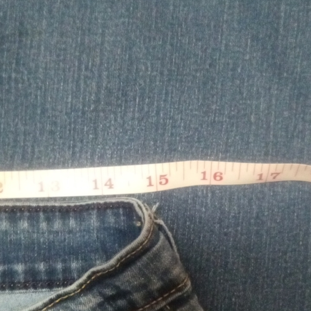 Levi Signature - Picture 6 of 6